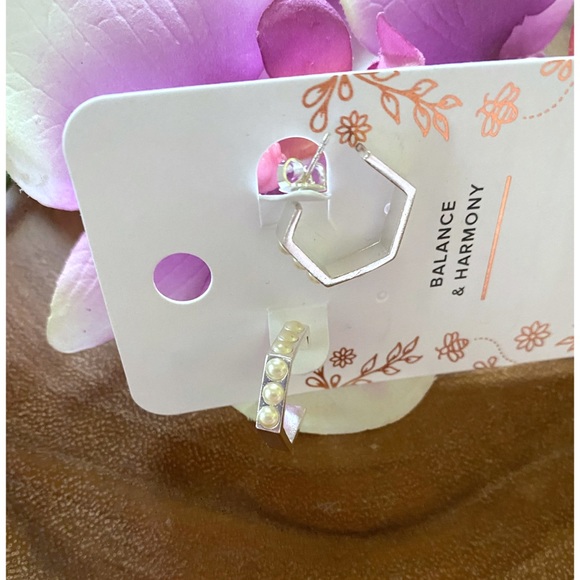 NWT Alex and Ani Honeycomb Huggie Hoop Earrings - Picture 6 of 8